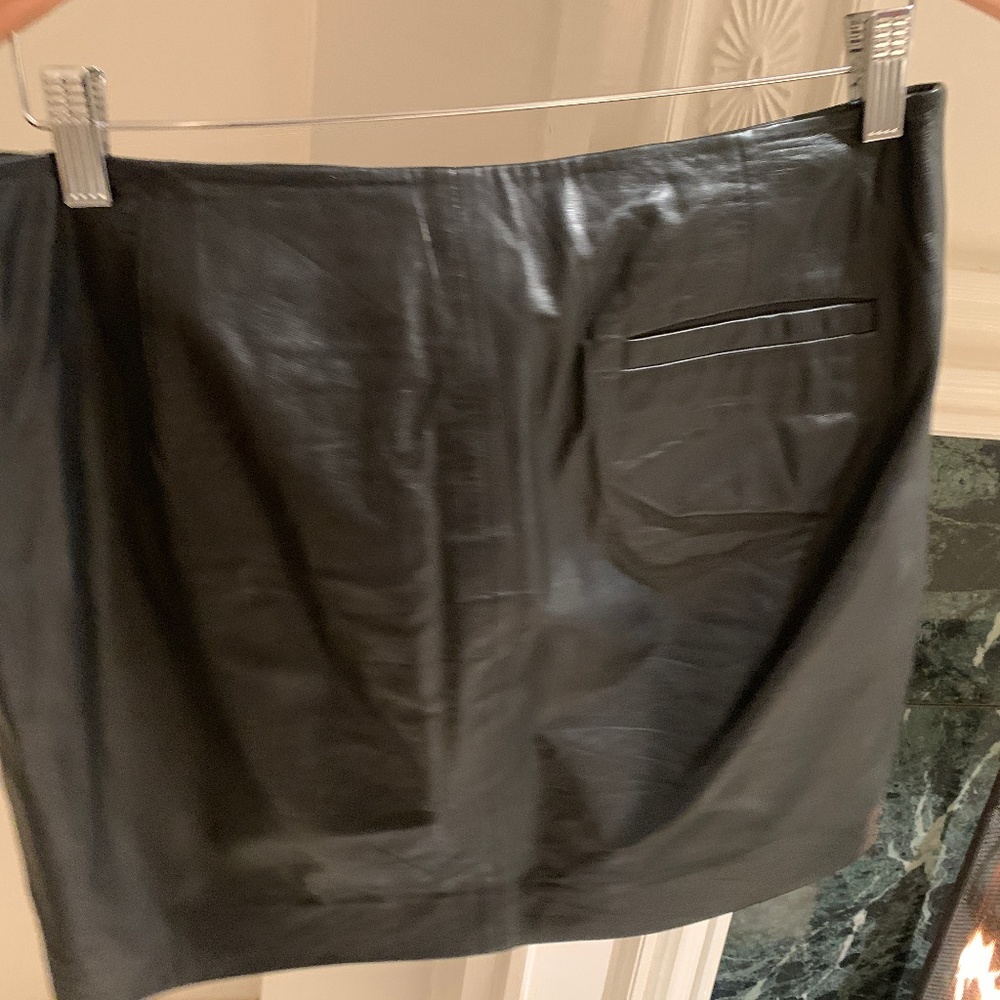 Black leather mini skirt with zipper.